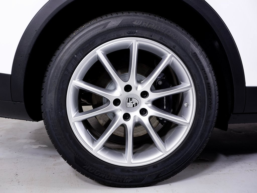 Certified 2025 Porsche Cayenne AWD/4WD image 20