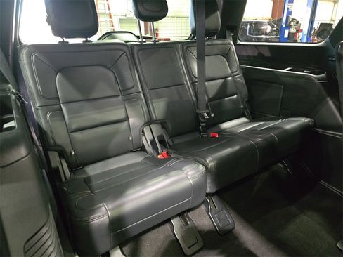 Used 2024 Lincoln Navigator Premiere image 12