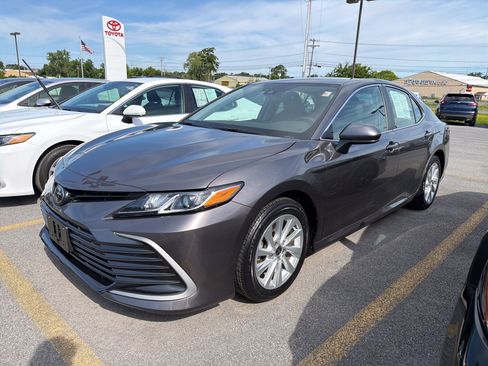 Used 2023 Toyota Camry LE FWD image 4