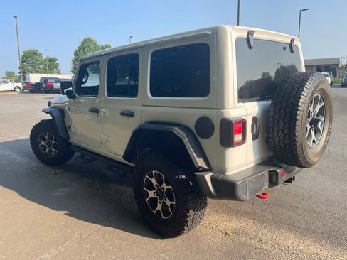Used 2022 Jeep Wrangler Unlimited Rubicon w/ Cold Weather Group AWD/4WD image 3
