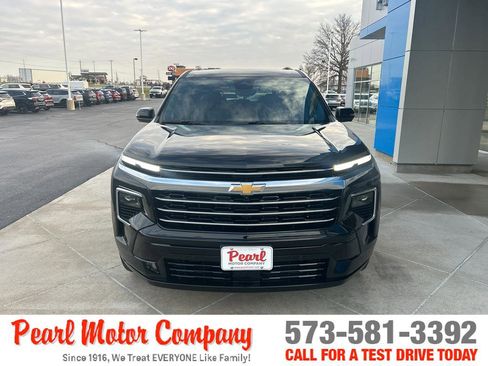 New 2026 Chevrolet Traverse High Country image 2