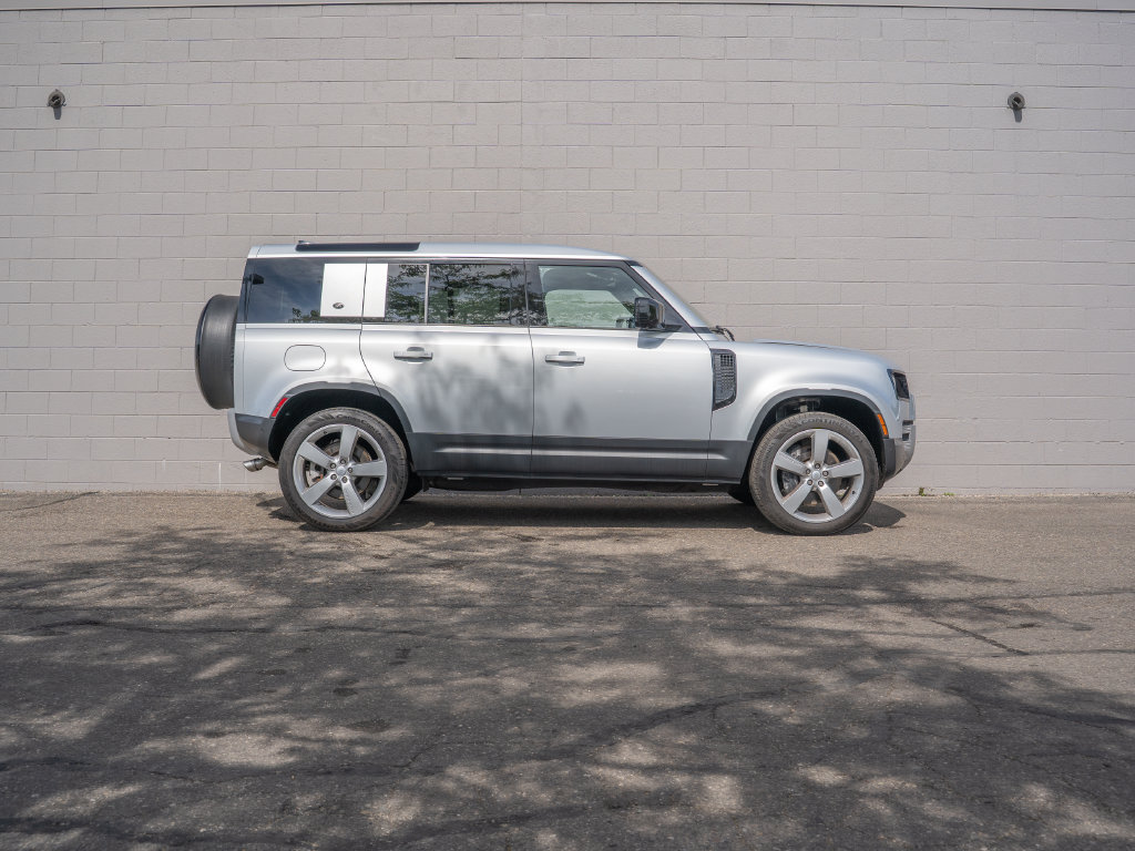 Used 2024 Land Rover Defender 110 SE AWD/4WD image 8