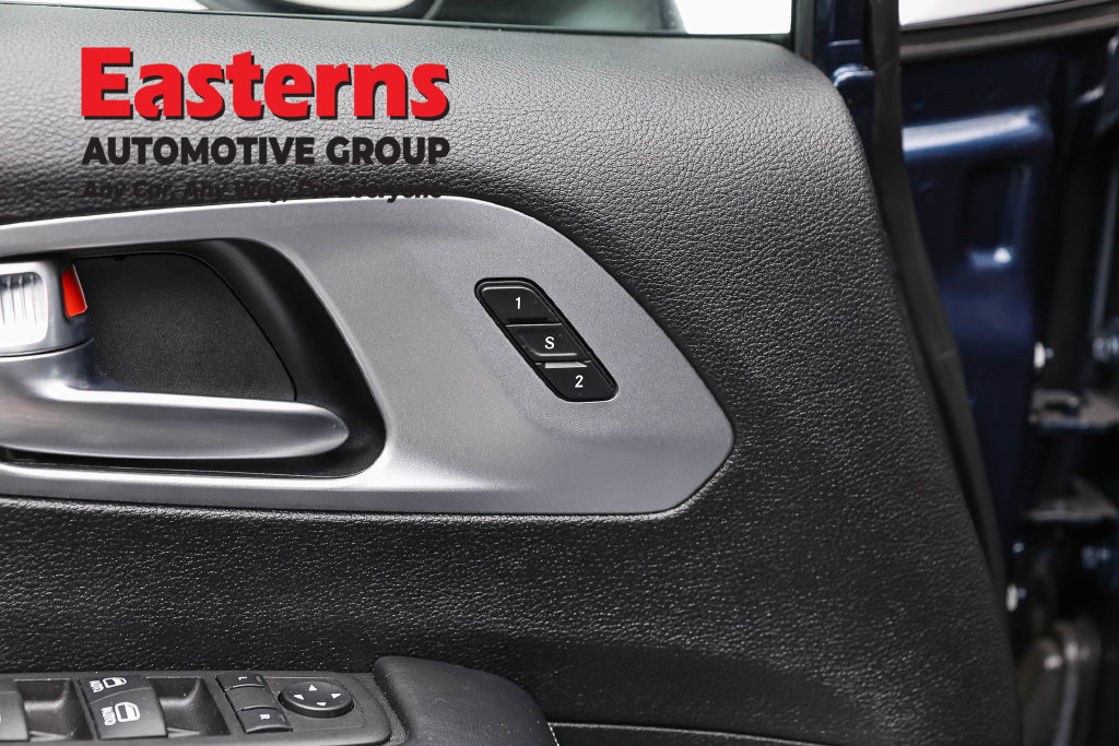 Used 2023 Chrysler Pacifica Touring-L w/ S Appearance Package FWD image 23