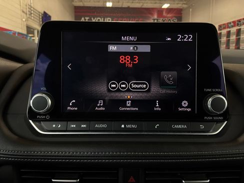 Used 2025 Nissan Rogue SV FWD image 29