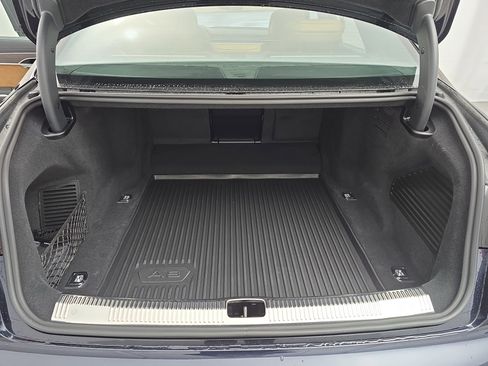 Used 2021 Audi A8 L 4.0T image 12