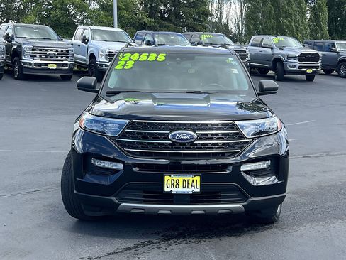 Certified 2023 Ford Explorer XLT w/ Equipment Group 202A AWD/4WD image 3