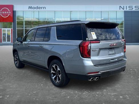 Used 2025 GMC Yukon XL AT4 Ultimate AWD/4WD image 8