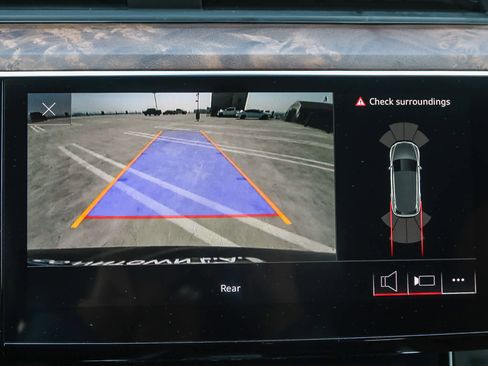 Used 2022 Audi e-tron Premium image 33