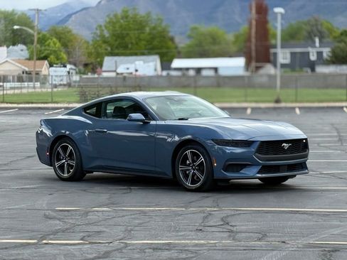 Used 2025 Ford Mustang Coupe RWD image 3