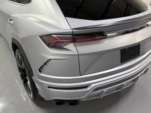 Used 2022 Lamborghini Urus AWD/4WD image 22