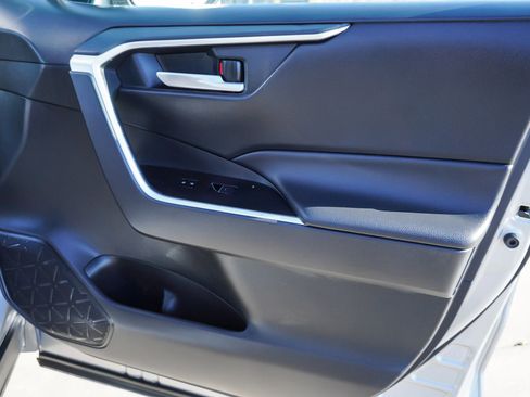 Certified 2025 Toyota RAV4 XLE image 27