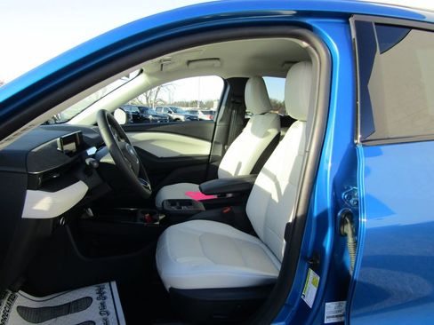 Used 2025 Ford Mustang Mach-E Premium image 12