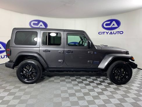 Used 2025 Jeep Wrangler Unlimited Sahara w/ Safety Group AWD/4WD image 2