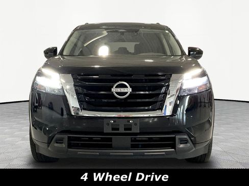 Used 2025 Nissan Pathfinder SV AWD/4WD image 2