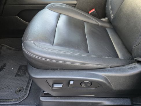 Used 2022 Chevrolet Suburban LT w/ Luxury Package image 17