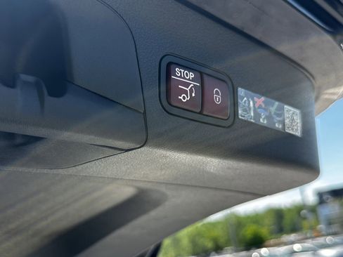 Used 2025 Mercedes-Benz GLS 450 4MATIC image 23