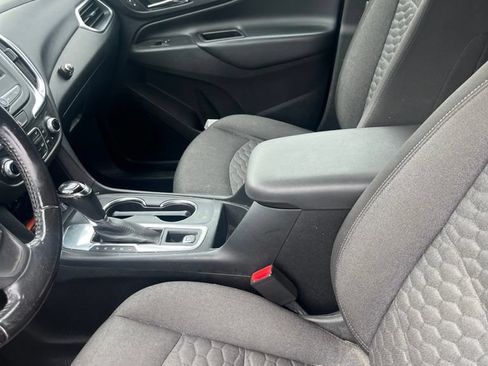 Used 2019 Chevrolet Equinox LT w/ Driver Convenience Package FWD image 9