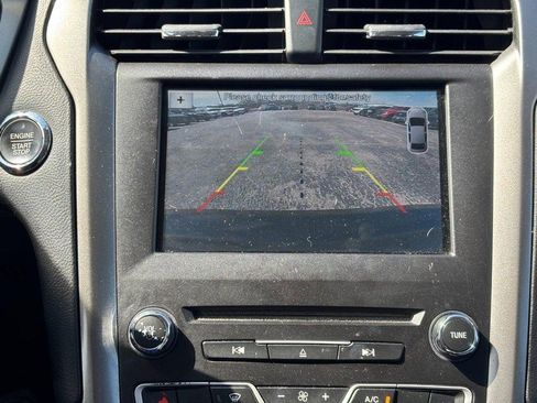 Used 2017 Ford Fusion SE w/ Fusion SE Technology Package image 22