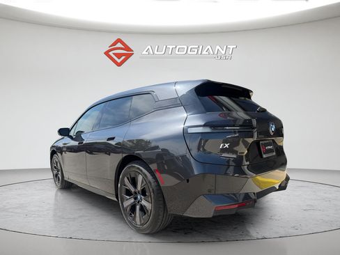 Used 2024 BMW iX xDrive50 w/ Sport Package AWD/4WD image 7