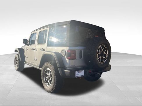 Used 2024 Jeep Wrangler Unlimited Rubicon w/ Technology Group image 7