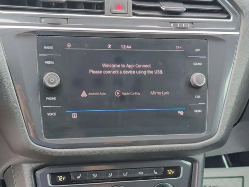 Used 2021 Volkswagen Tiguan SE FWD image 18