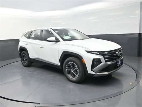 New 2026 Hyundai Tucson Blue SE image 2