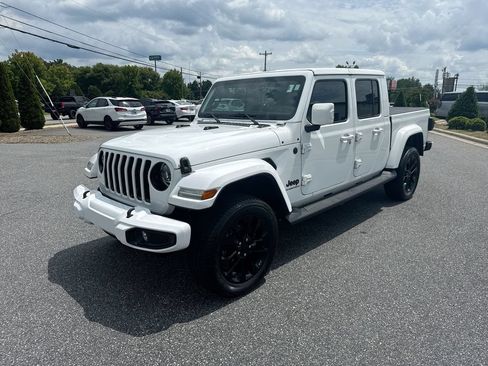 Used 2023 Jeep Gladiator Overland AWD/4WD image 3
