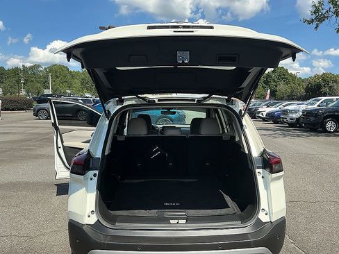 Certified 2023 Nissan Rogue SV FWD image 25