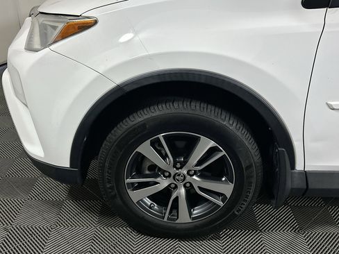 Used 2018 Toyota RAV4 XLE FWD image 11