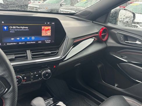 Certified 2025 Chevrolet Trax RS w/ Sunroof Package image 30