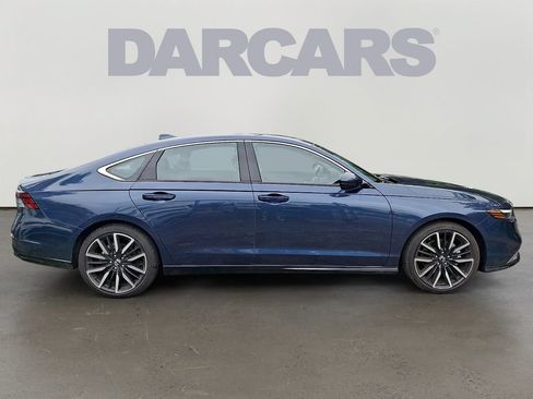 Used 2023 Honda Accord Touring image 8