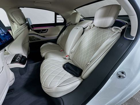 Used 2023 Mercedes-Benz S 500 4MATIC w/ Warmth & Comfort Package image 25