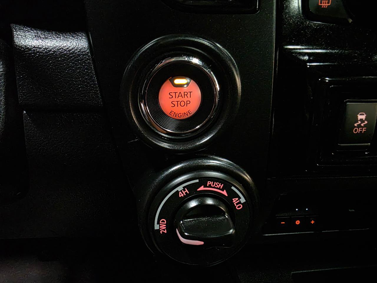 Used 2022 Nissan Titan PRO-4X w/ Pro-4x Convenience Package AWD/4WD image 37