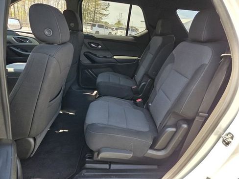 Used 2023 Chevrolet Traverse LT FWD image 6