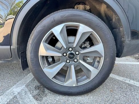 Used 2025 Ford Escape Platinum AWD/4WD image 28