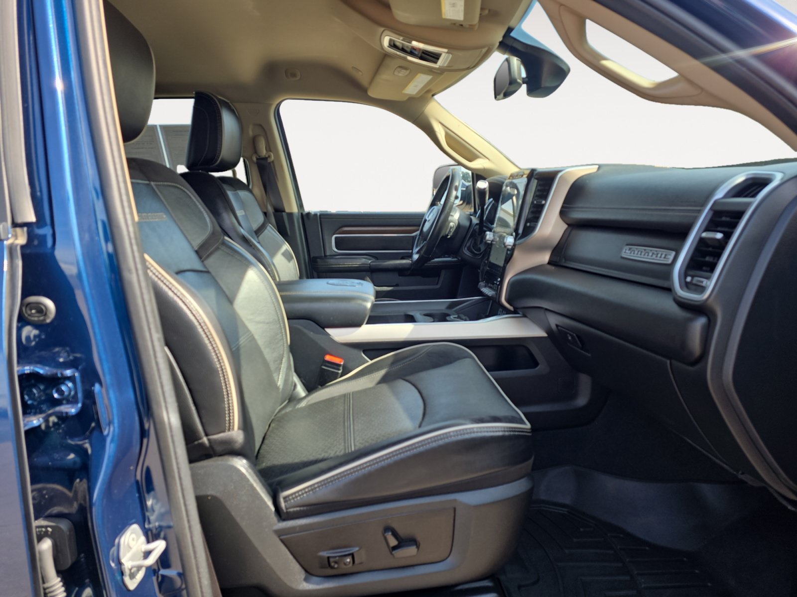 Used 2022 RAM 3500 Laramie AWD/4WD image 10