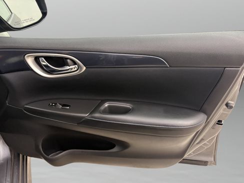 Used 2018 Nissan Sentra SR w/ SR Midnight Edition Package image 26