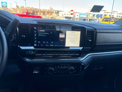 Used 2023 Chevrolet Silverado 1500 LT image 17