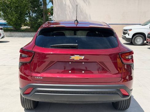 Used 2024 Chevrolet Trax LS w/ LS Convenience Package FWD image 6