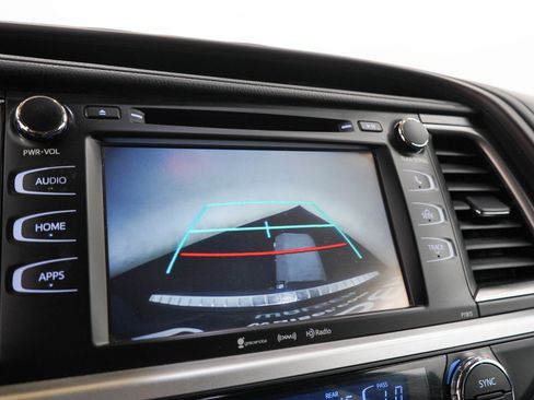 Used 2019 Toyota Highlander Plus AWD/4WD image 31