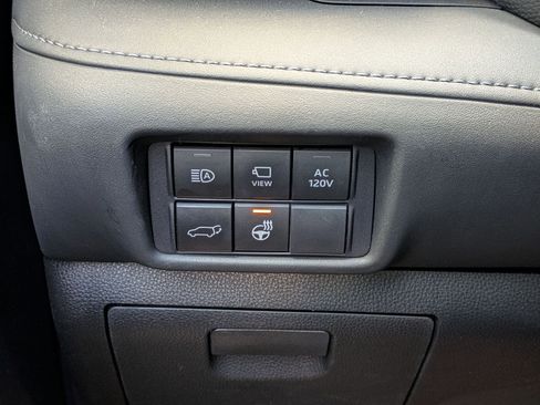 Used 2023 Toyota Highlander Limited image 22