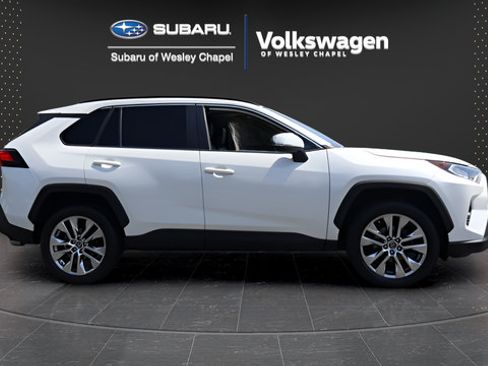 Used 2021 Toyota RAV4 XLE Premium FWD image 10