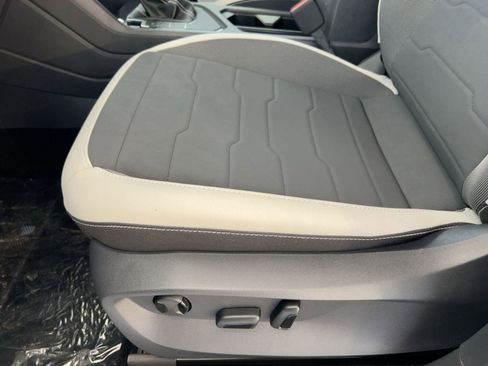 New 2026 Volkswagen Taos SE image 14