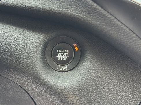 Certified 2019 Jeep Cherokee Latitude Plus w/ Cold Weather Group image 14