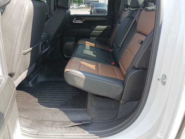 Used 2025 Chevrolet Silverado 3500 High Country w/ Technology Package AWD/4WD image 35