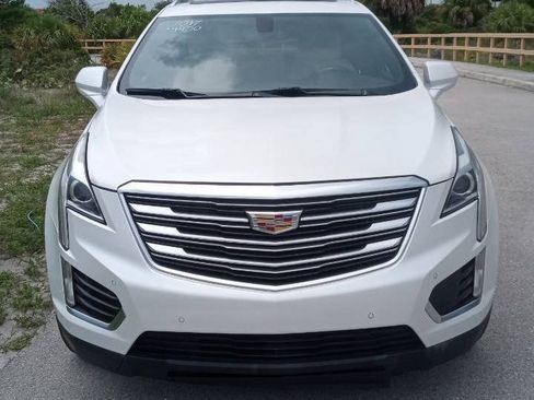 Used 2017 Cadillac XT5 Luxury FWD image 3