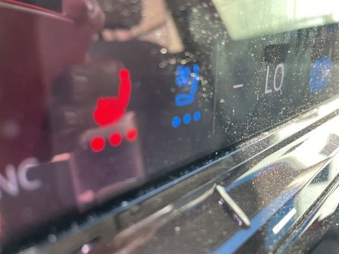 Used 2024 Volkswagen Atlas SE image 3