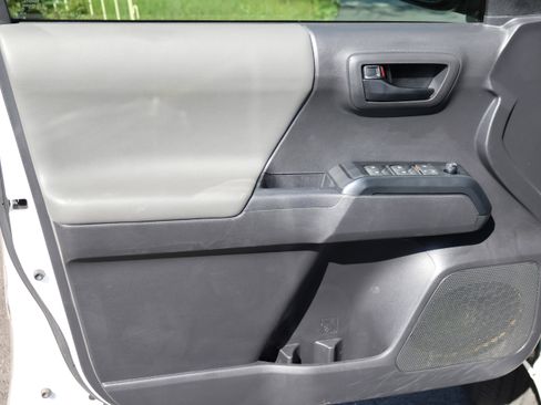 Used 2023 Toyota Tacoma SR AWD/4WD image 17