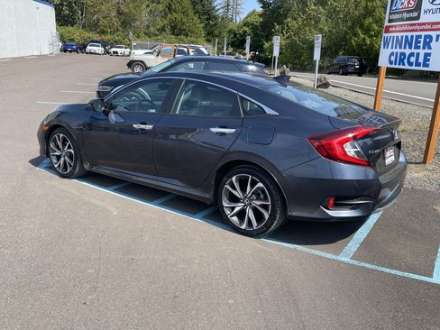 Used 2020 Honda Civic Touring image 3