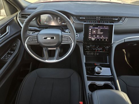 New 2025 Jeep Grand Cherokee Laredo w/ Luxury Tech Group I image 18